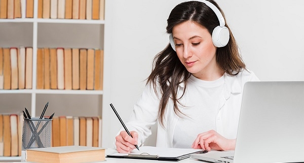 ۵ مزایای یادگیری زبان انگلیسی آنلاین